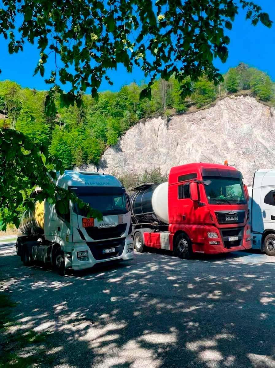 wlasna-flota-do-transportu-asfaltu-alextransvel