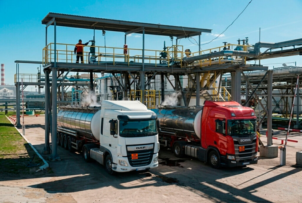 Goracy-fluks-bitumiczny-z-dostawa-do-produkcji